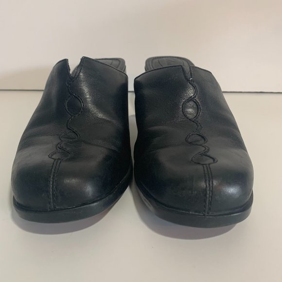 Clarks Women’s Black Mules size 6M - Picture 1 of 7